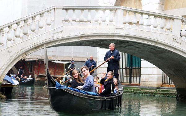 Language Experience Gondola Tour in Italian