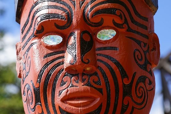 Māori figure carving